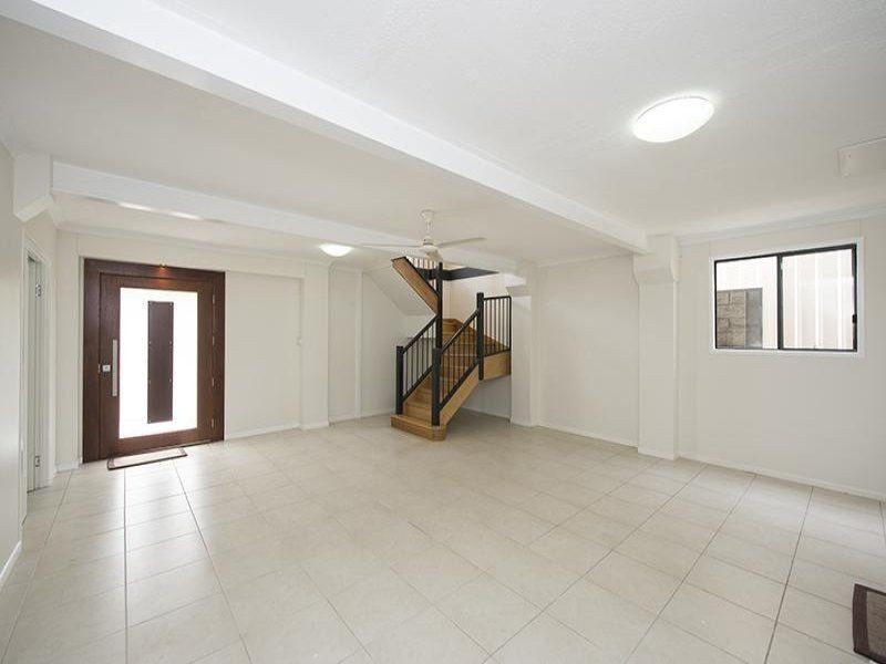 11 SALGADO STREET, Boyne Island QLD 4680