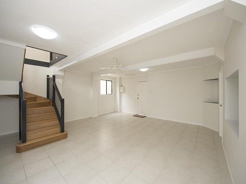 11 SALGADO STREET, Boyne Island QLD 4680