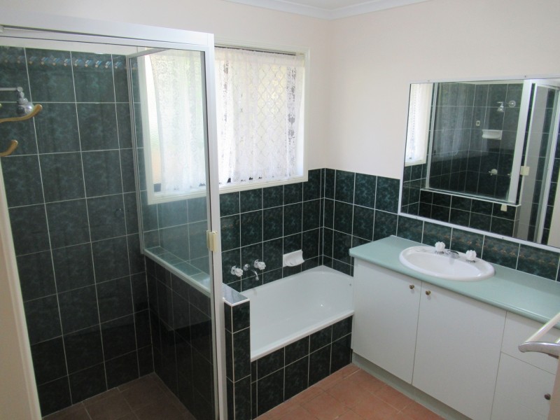 1 BELAH COURT, Boyne Island QLD 4680