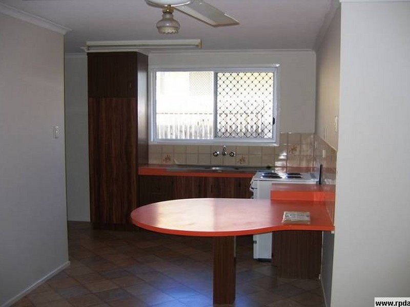 8 Hayes Avenue, Boyne Island QLD 4680