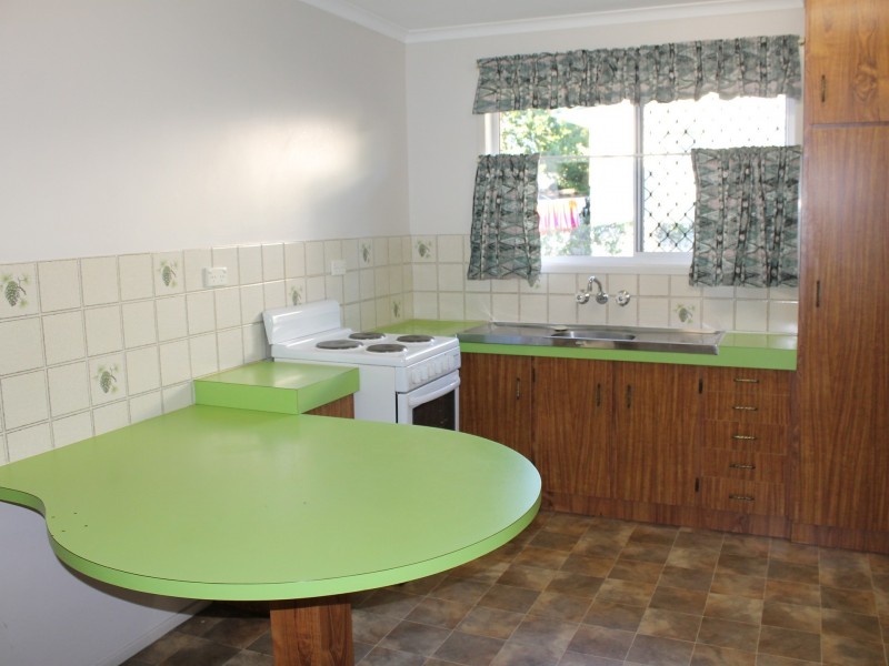 8 Hayes Avenue, Boyne Island QLD 4680