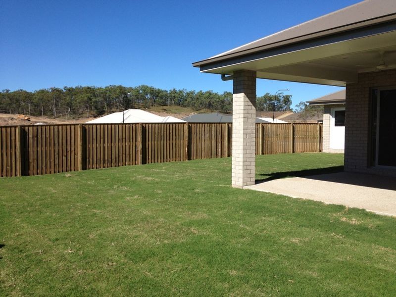 21 CLOVER CRESCENT, Boyne Island QLD 4680