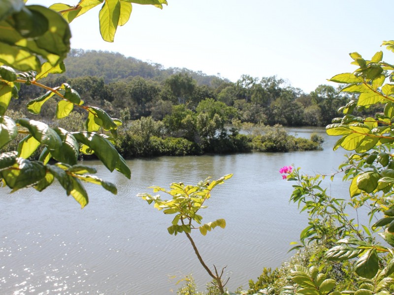 36 Tuckers Road, Boyne Island QLD 4680