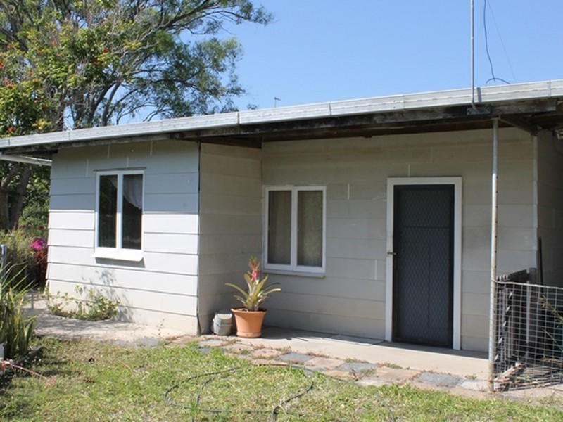 36 Tuckers Road, Boyne Island QLD 4680