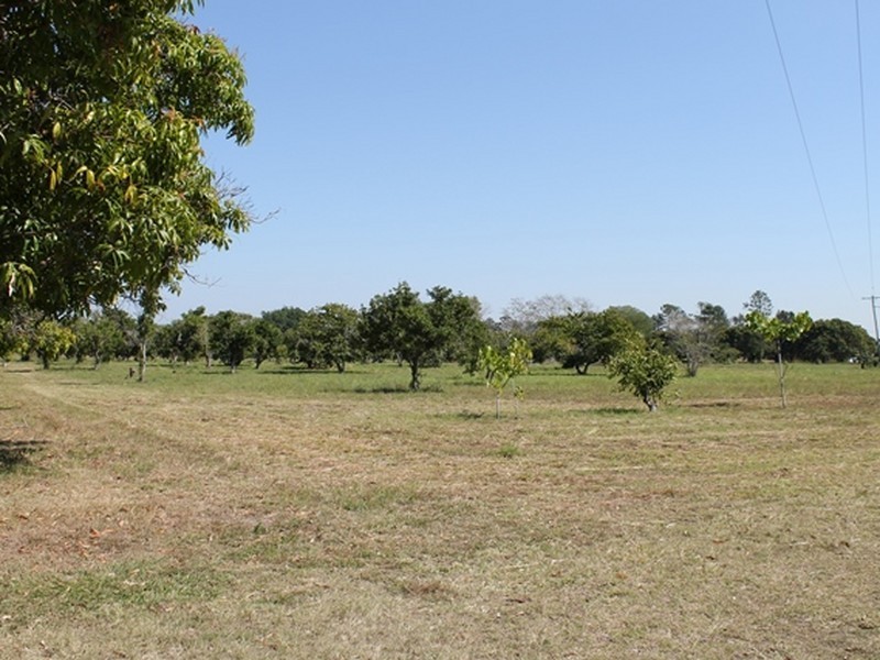 36 Tuckers Road, Boyne Island QLD 4680