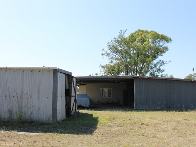36 Tuckers Road, Boyne Island QLD 4680