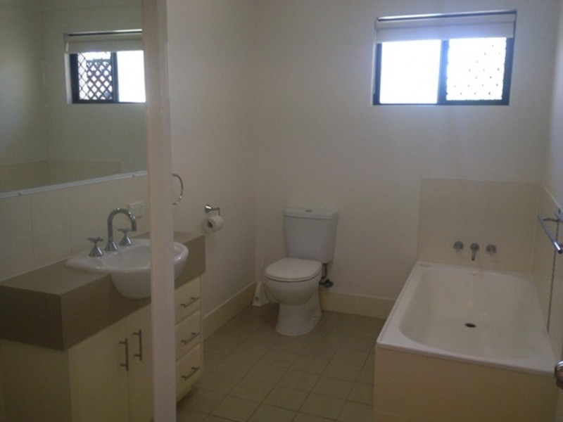 14/8a Wyndham Ave, Boyne Island QLD 4680