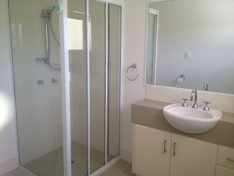 14/8a Wyndham Ave, Boyne Island QLD 4680