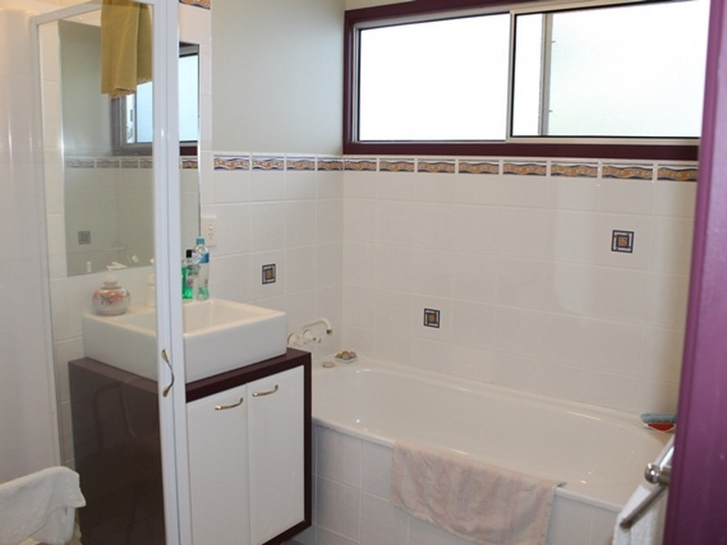 1 Lilly Street, Boyne Island QLD 4680