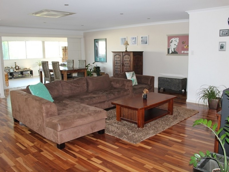 1 Caitlin Court, Boyne Island QLD 4680