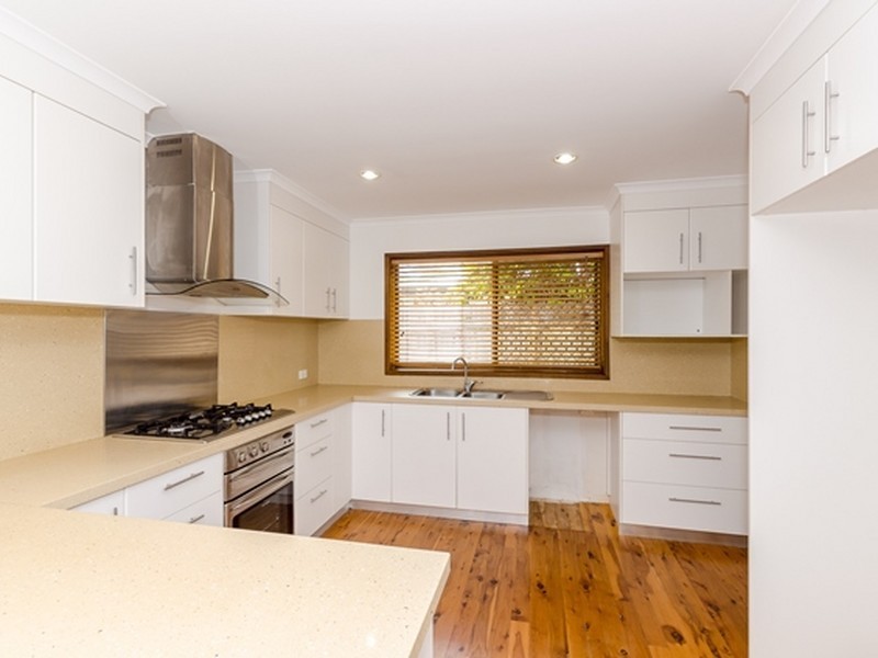 15 Alkina Crescent, Boyne Island QLD 4680