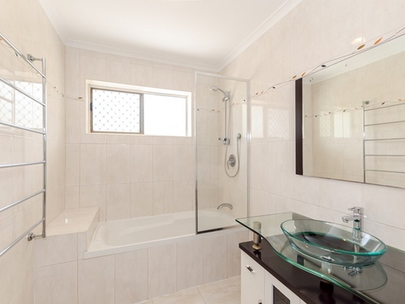 15 Alkina Crescent, Boyne Island QLD 4680