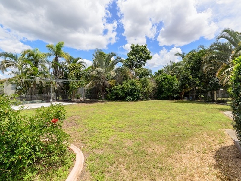 15 Alkina Crescent, Boyne Island QLD 4680