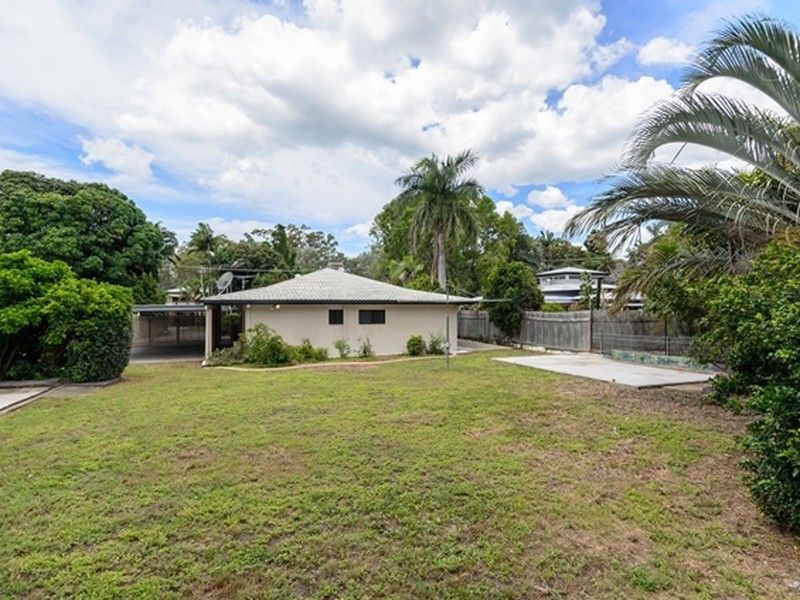 15 Alkina Crescent, Boyne Island QLD 4680