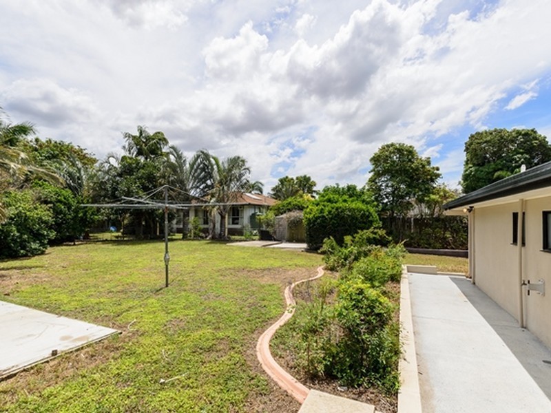 15 Alkina Crescent, Boyne Island QLD 4680