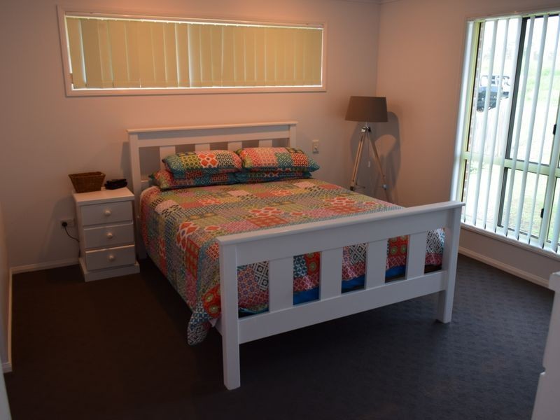 8 RICHARD STREET, Boyne Island QLD 4680