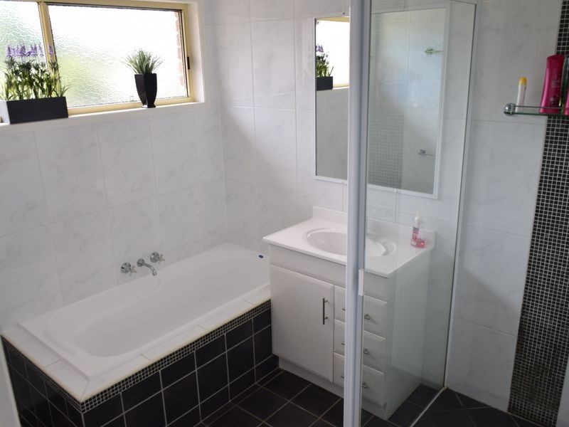 8 RICHARD STREET, Boyne Island QLD 4680