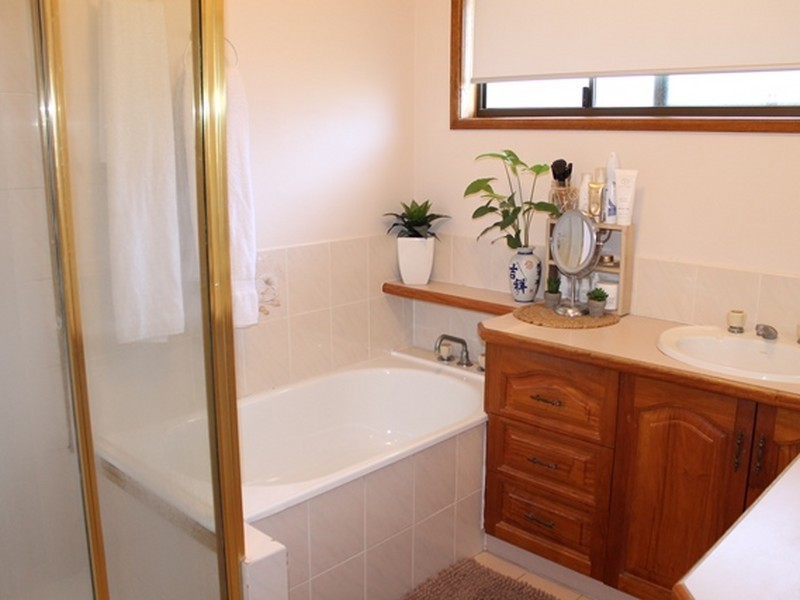 1 Jenkinson Street, Tannum Sands QLD 4680