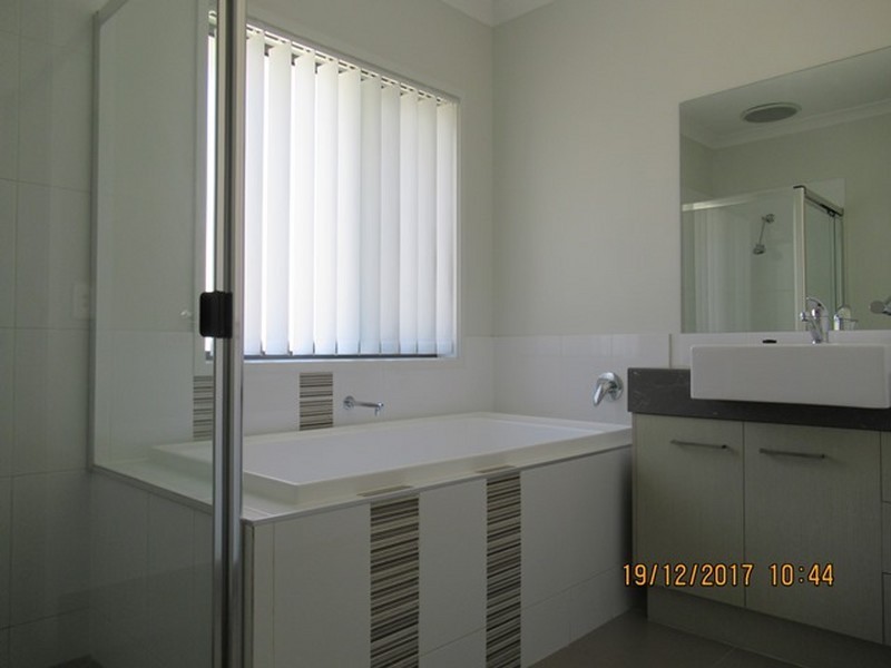 36 KOOLIVOO PARADE, Boyne Island QLD 4680