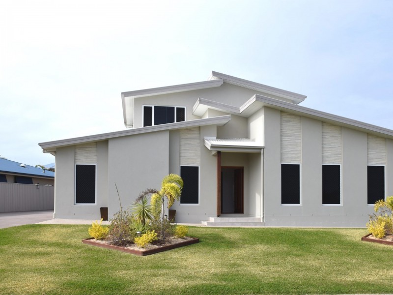 15 Riverside Drive, Tannum Sands QLD 4680
