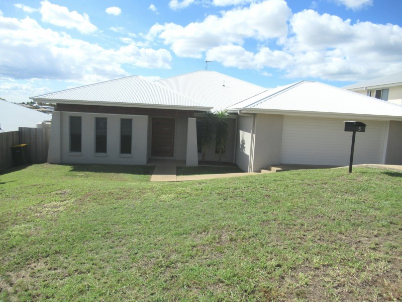 5 PALMERSTON COURT, New Auckland QLD 4680