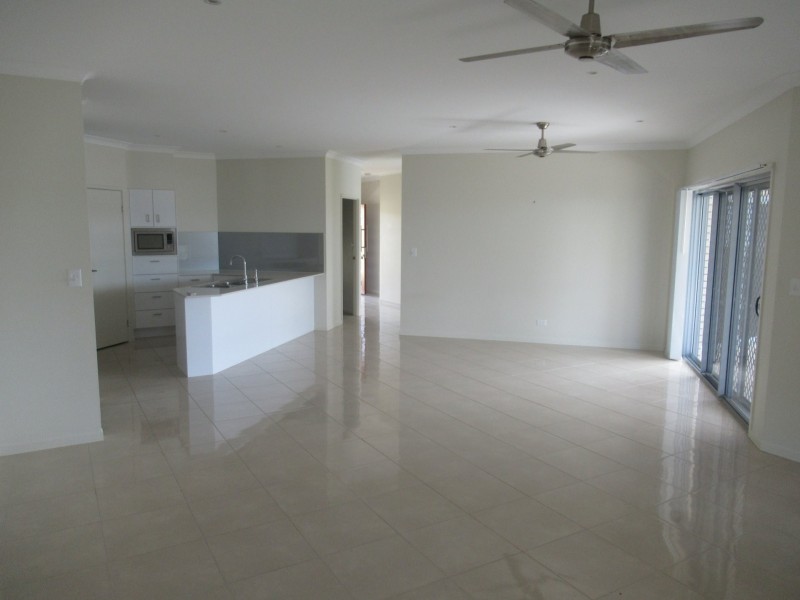 5 PALMERSTON COURT, New Auckland QLD 4680