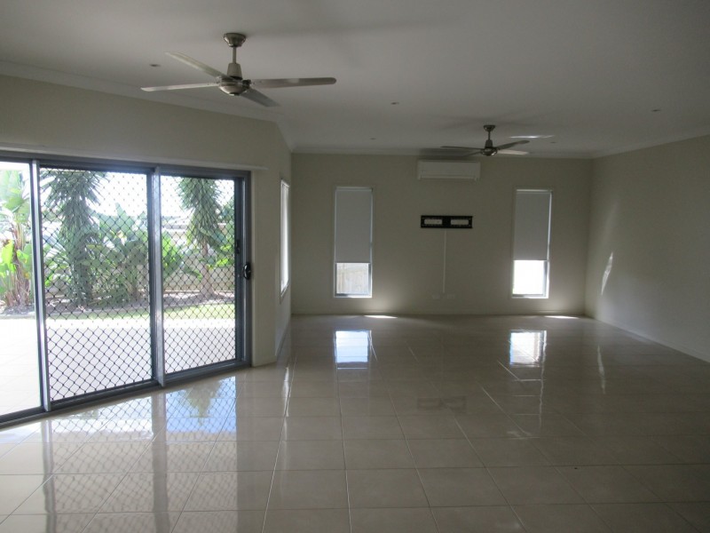 5 PALMERSTON COURT, New Auckland QLD 4680