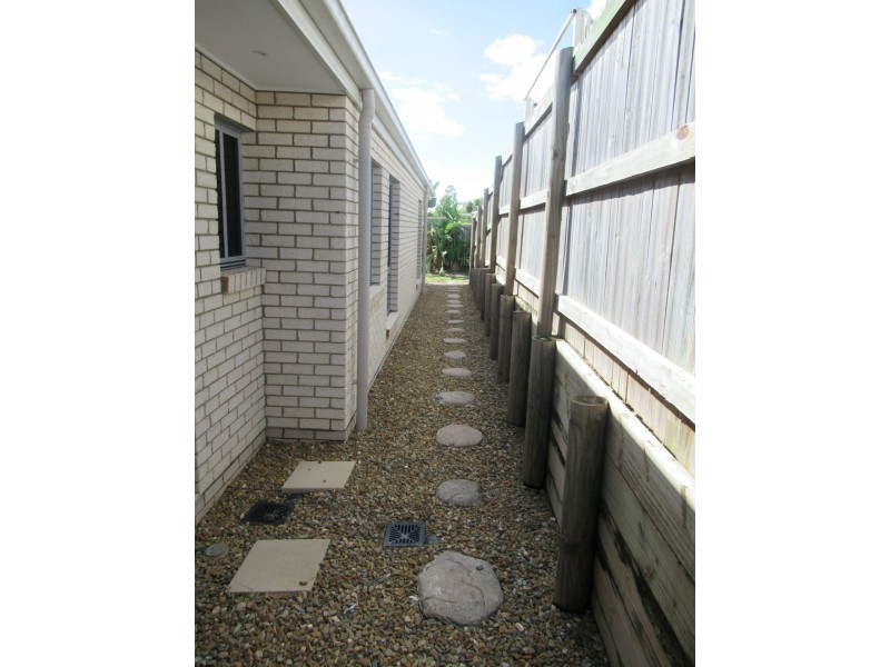 5 PALMERSTON COURT, New Auckland QLD 4680