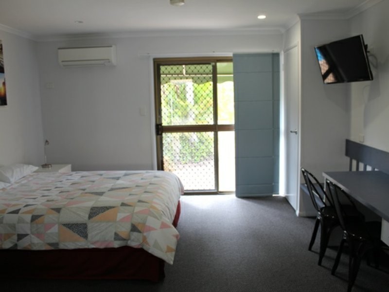 55 WYNDHAM AVENUE, Boyne Island QLD 4680