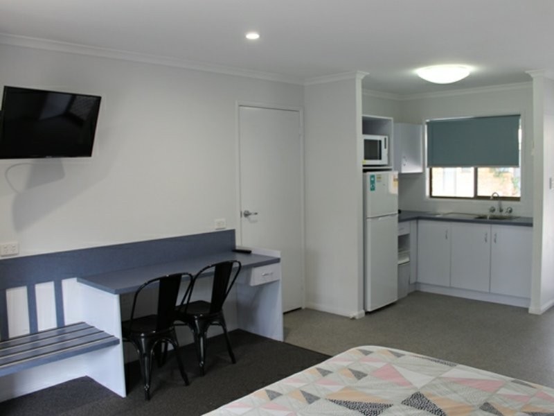 55 WYNDHAM AVENUE, Boyne Island QLD 4680