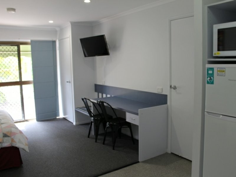 55 WYNDHAM AVENUE, Boyne Island QLD 4680