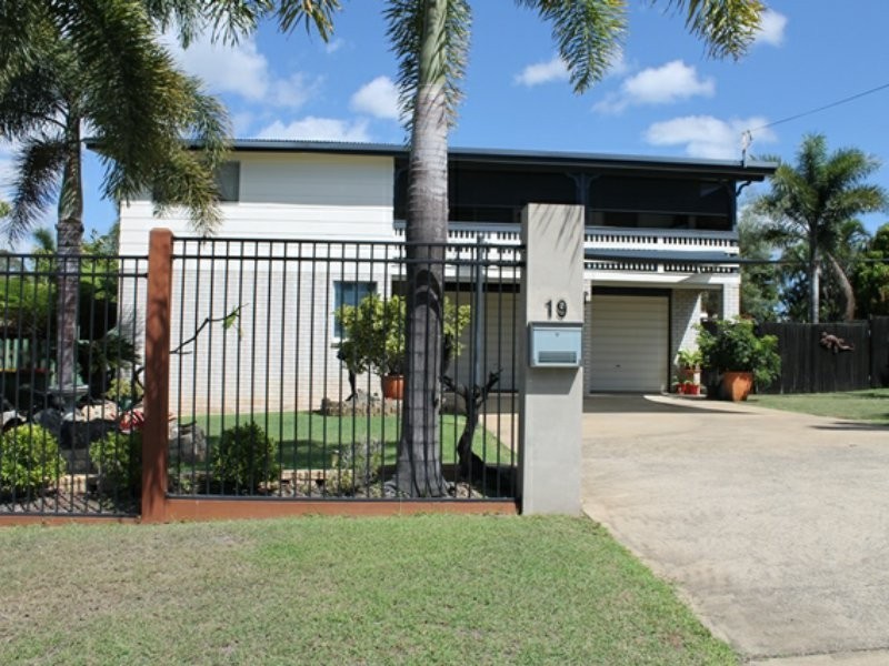 19 Salgado Street, Boyne Island QLD 4680