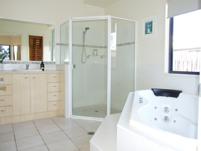 8 Riverside Drive, Tannum Sands QLD 4680