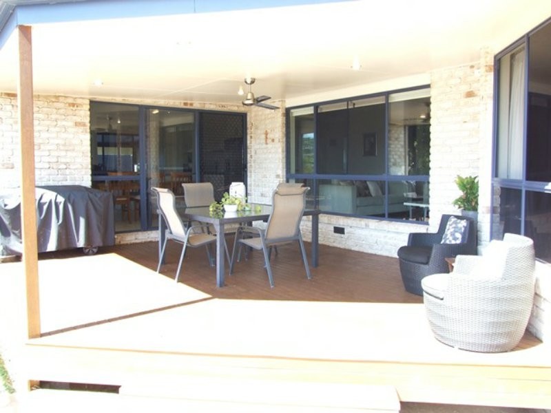 8 Riverside Drive, Tannum Sands QLD 4680