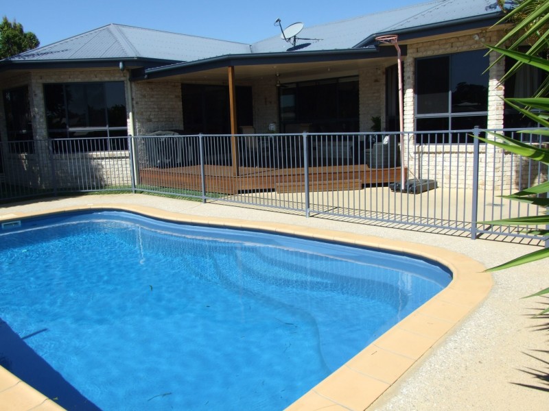 8 Riverside Drive, Tannum Sands QLD 4680
