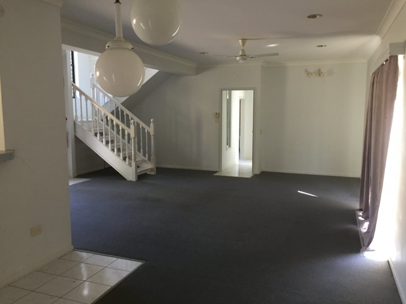 55 WYNDHAM AVE, Boyne Island QLD 4680