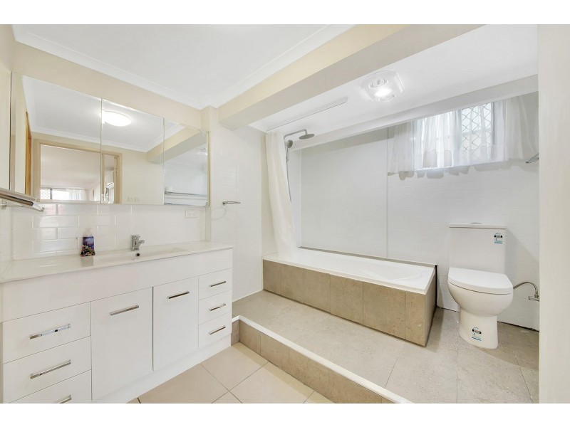 2 FITZROY COURT, Boyne Island QLD 4680