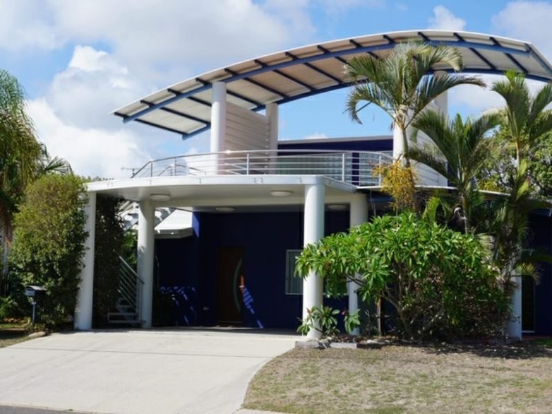 33 Booth Avenue, Tannum Sands QLD 4680