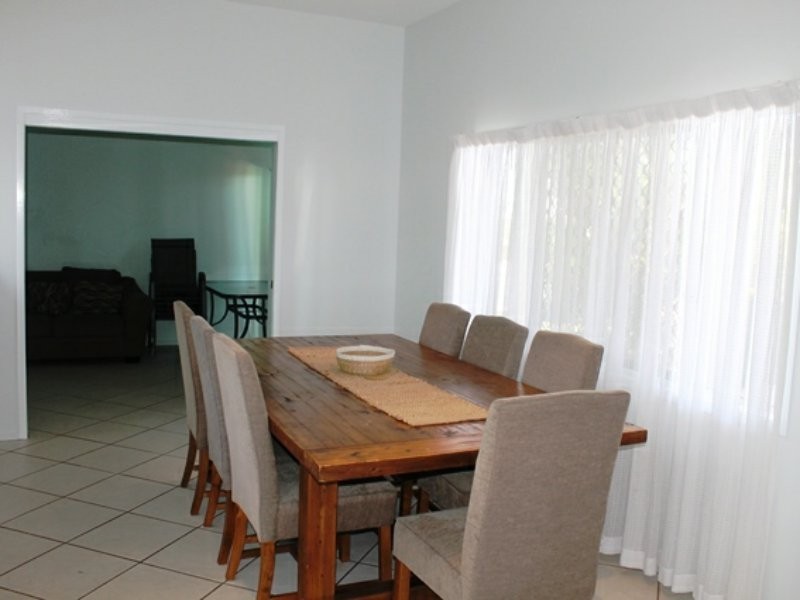 33 Booth Avenue, Tannum Sands QLD 4680