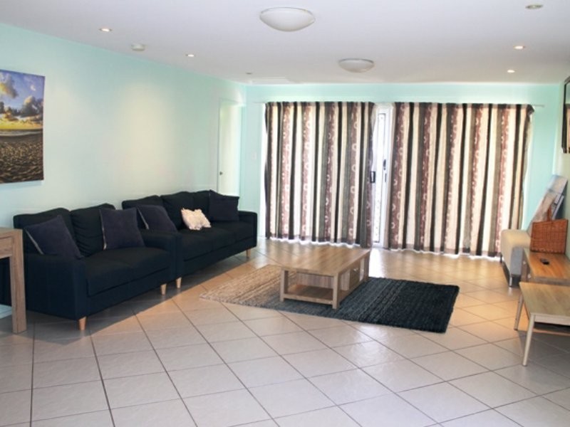 33 Booth Avenue, Tannum Sands QLD 4680