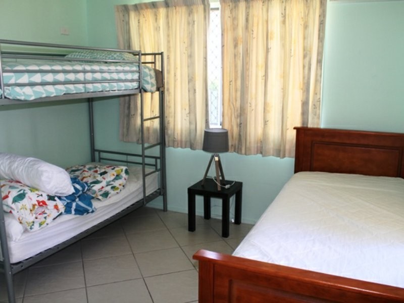 33 Booth Avenue, Tannum Sands QLD 4680