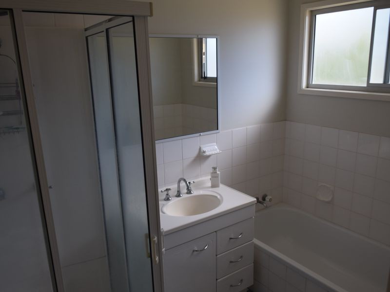 1 KINDELIN COURT, Boyne Island QLD 4680