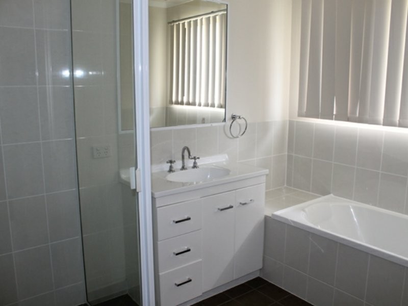 6B Jenny Lind Dr, Boyne Island QLD 4680