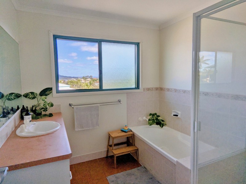 11 RELIANCE COURT, Clinton QLD 4680
