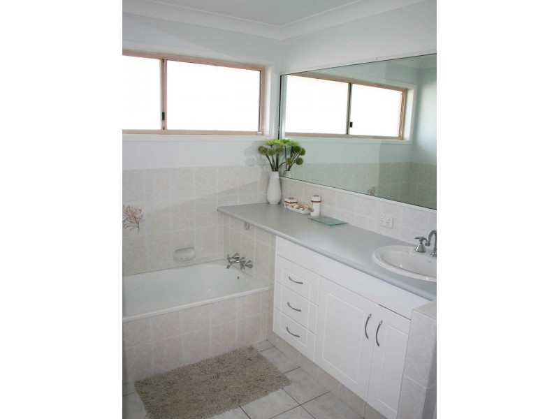 29 Geoffrey Thomas Drive, Tannum Sands QLD 4680