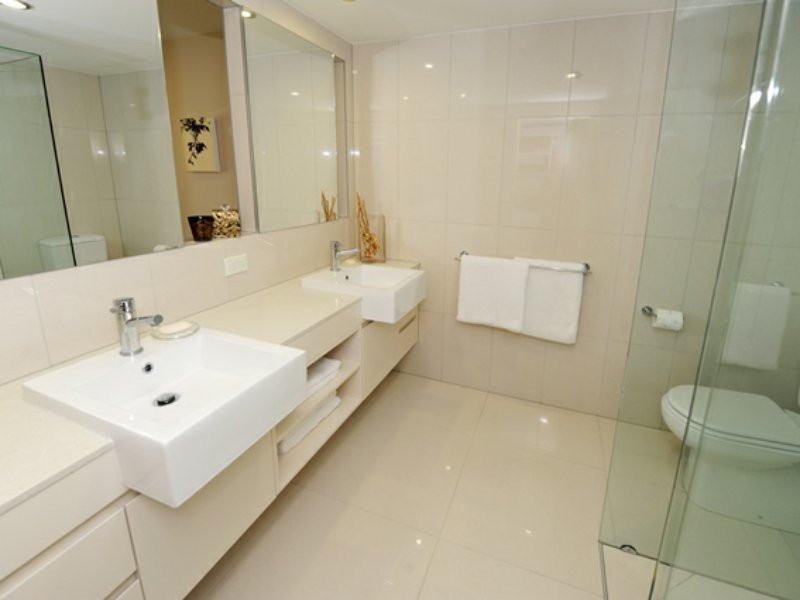 4/2 The Promenade, Boyne Island QLD 4680