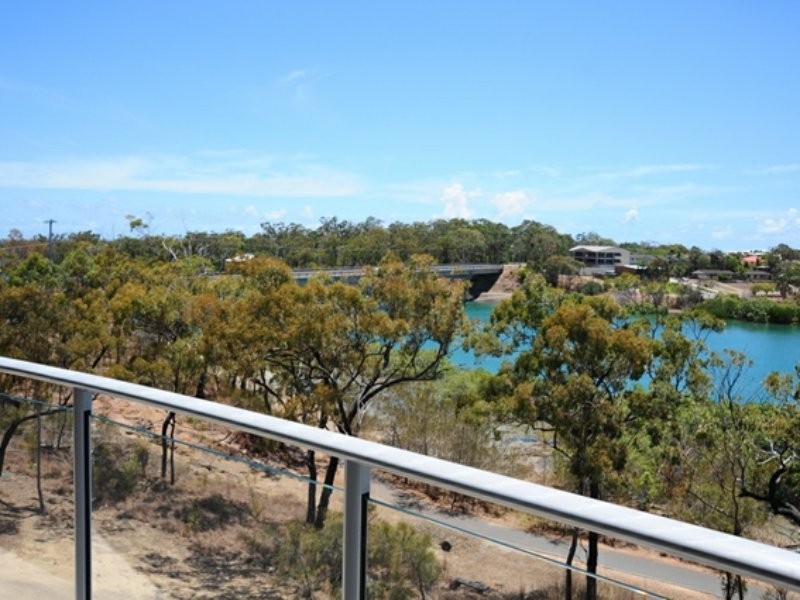 4/2 The Promenade, Boyne Island QLD 4680