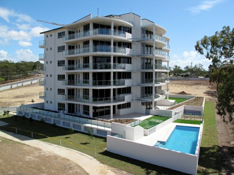 4/2 The Promenade, Boyne Island QLD 4680