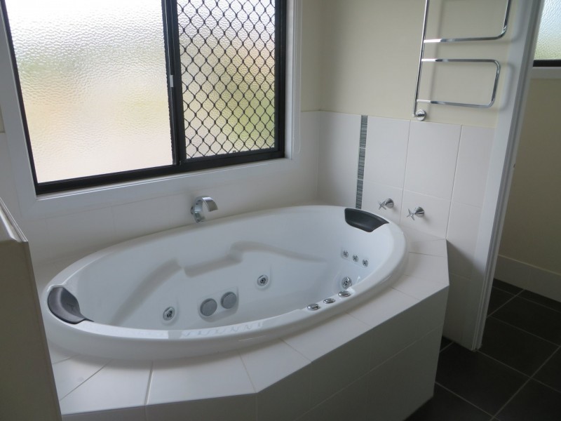 54 GOLF VIEW DRIVE, Boyne Island QLD 4680