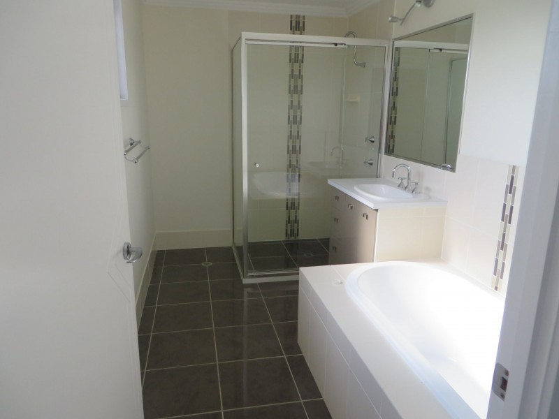 54 GOLF VIEW DRIVE, Boyne Island QLD 4680